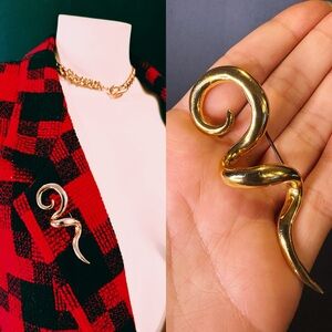 Vintage 80s Old Money Gold Swirl Brooch